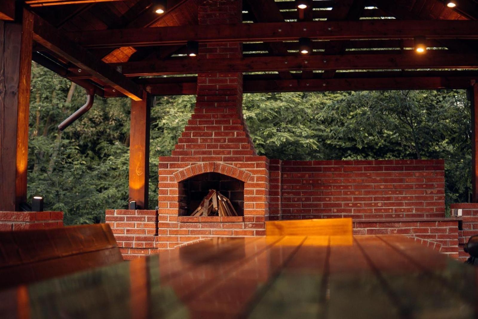 Madison Lake Villa 발로테슈티 외부 사진