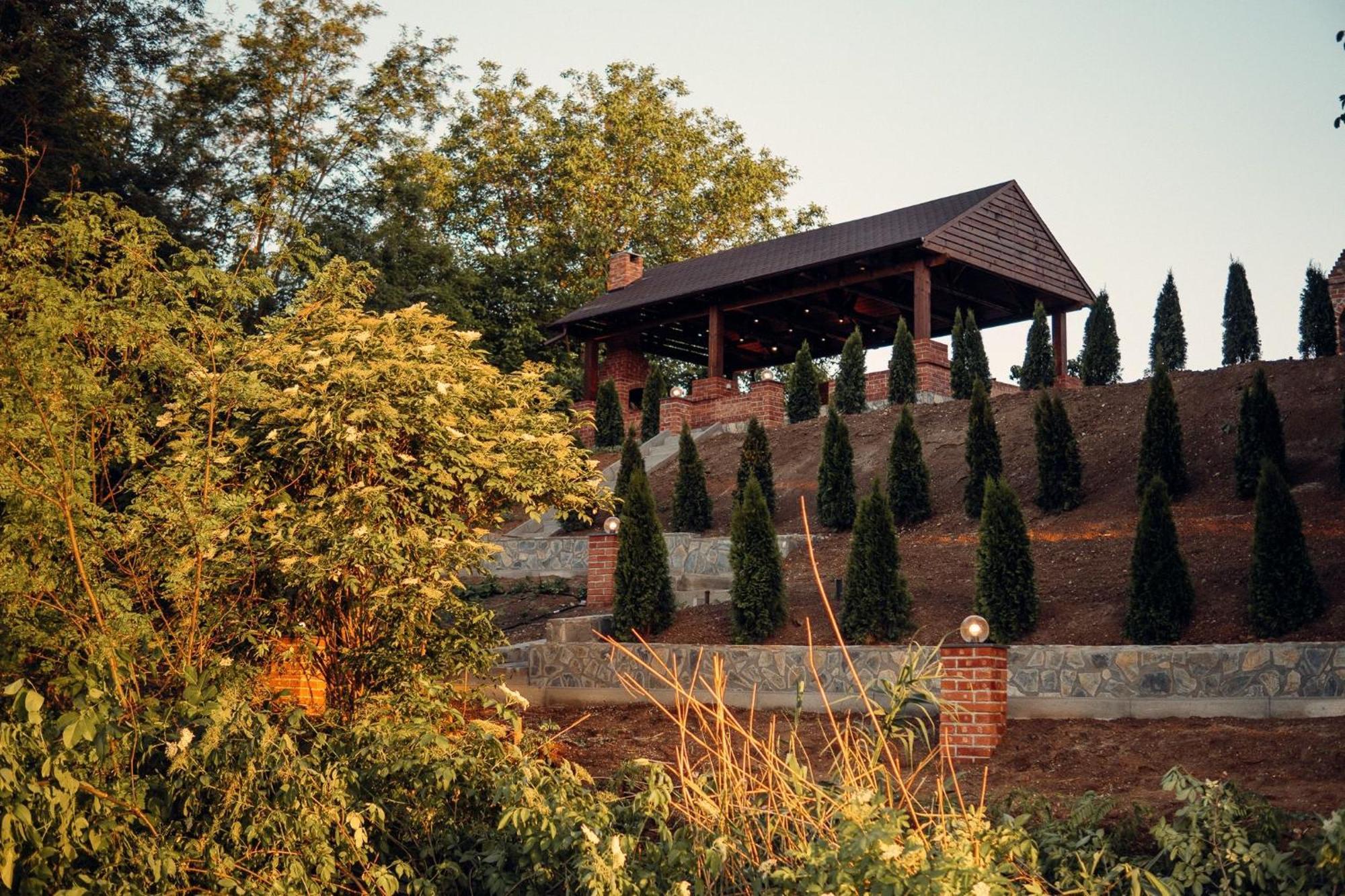 Madison Lake Villa 발로테슈티 외부 사진