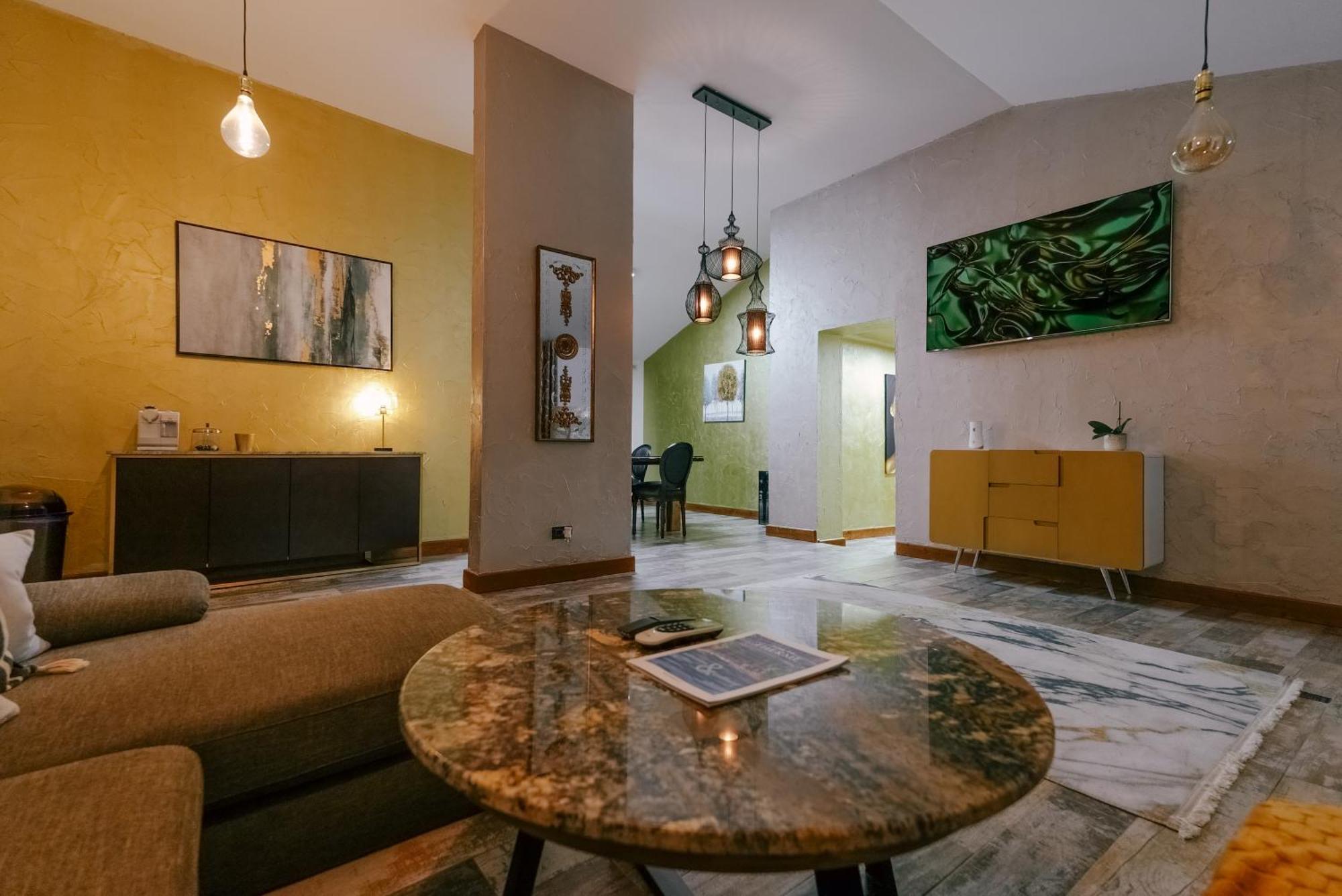 Madison Lake Villa 발로테슈티 외부 사진
