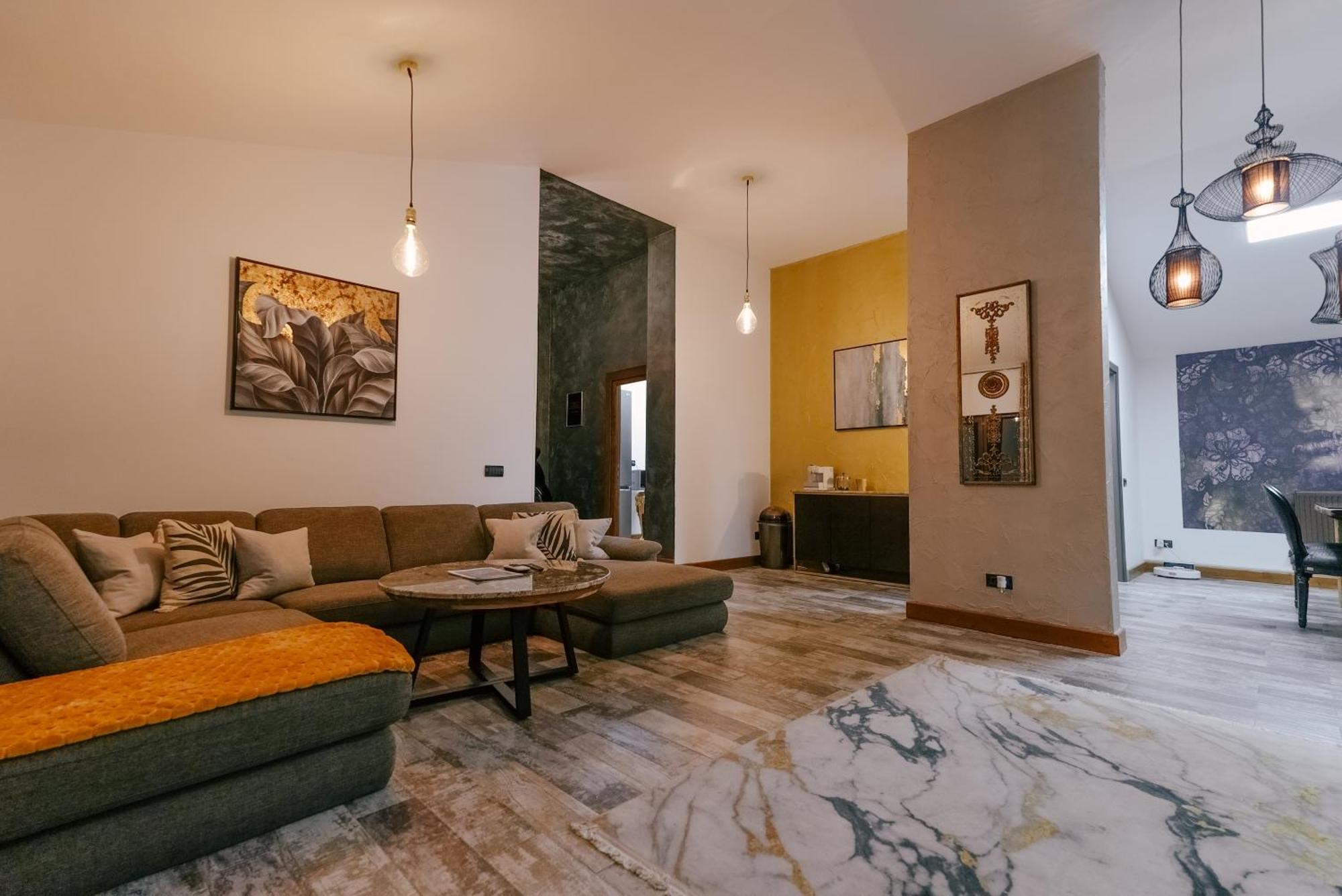Madison Lake Villa 발로테슈티 외부 사진