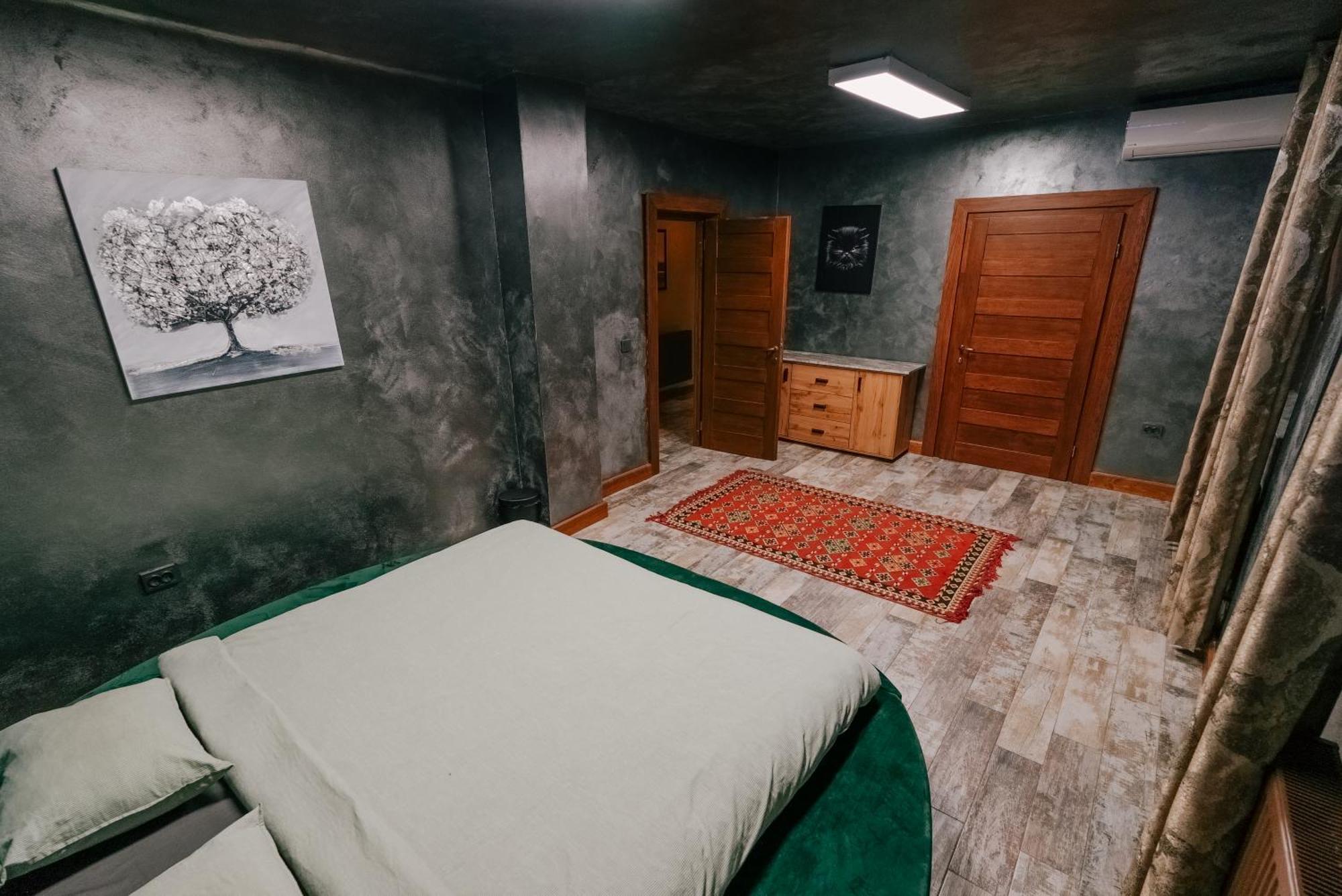 Madison Lake Villa 발로테슈티 외부 사진