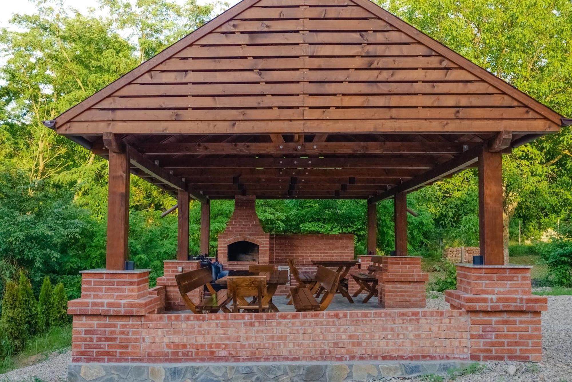 Madison Lake Villa 발로테슈티 외부 사진